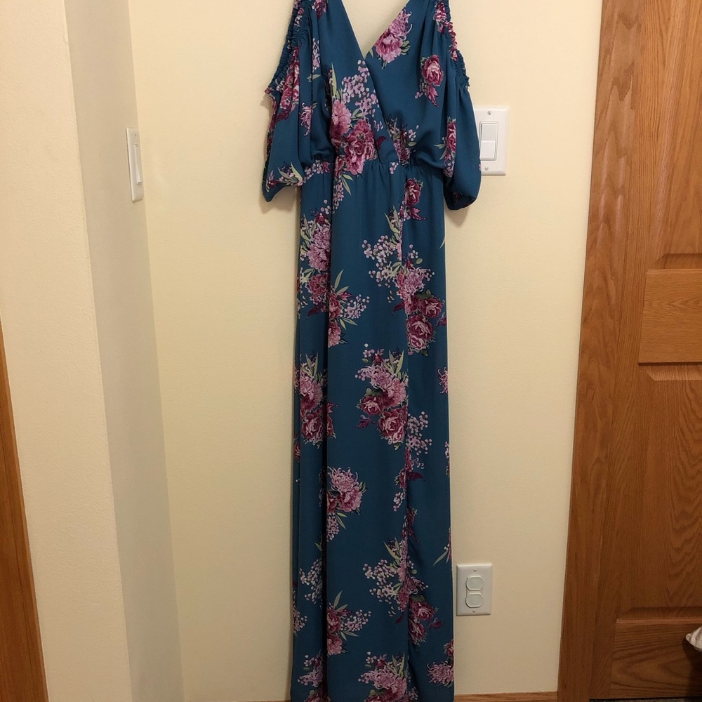Cold Shoulder Maxi - Picture 8 of 8